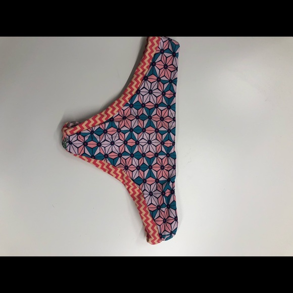 Bikini bottom. Reversible multiple patterns. - Picture 2 of 2